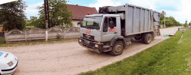 На Франківщині сміттєвоз збив людину. Працівник помер на місці (ФОТО) 6 199903036 6085527791487810 3283888174768156430 n