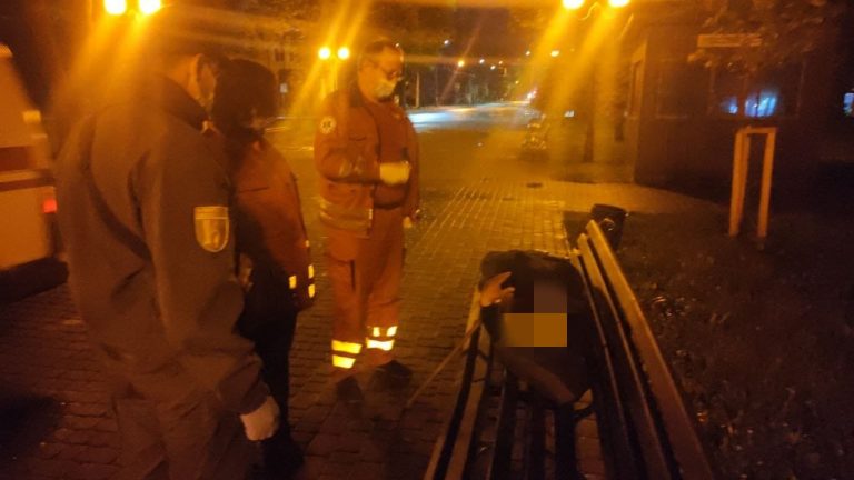 У Франківську в Привокзальному сквері врятували людину (ФОТОФАКТ) 7 199964992 2105555319584717 7685599695109493707 n