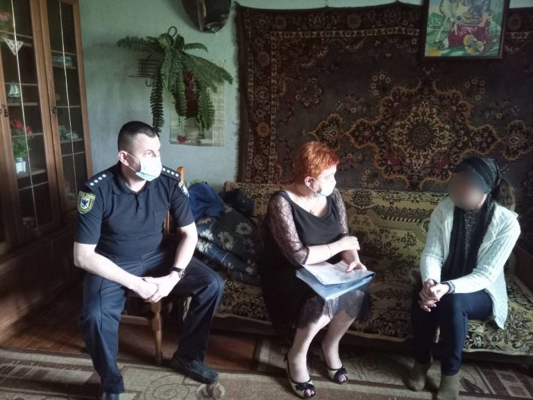 На Рожнятівщині працівники служби у справах дітей виховували матір (ФОТО)