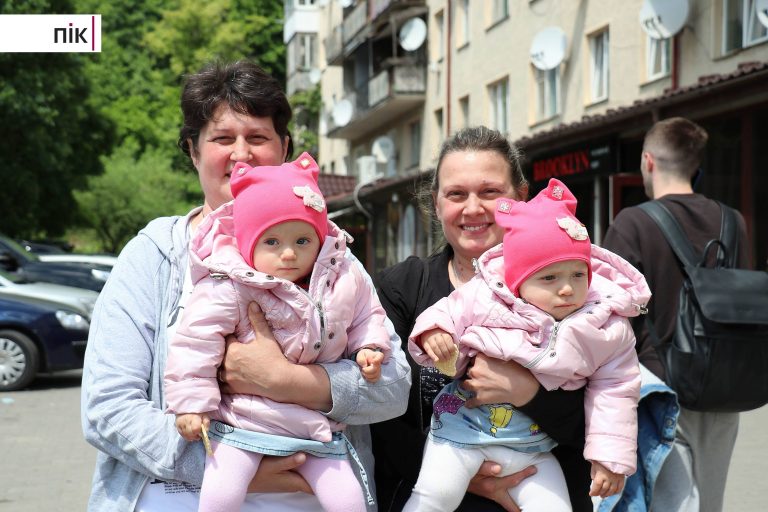 Люди Прикарпаття: літній день у Косові (ФОТО)