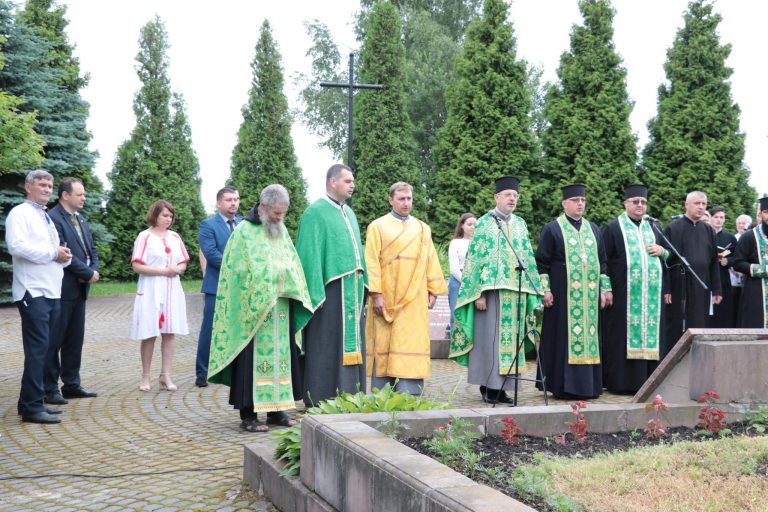 У Дем'яновому Лазі вшанували пам'ять жертв комуністичного режиму (ФОТО) 9 У Дем'яновому Лазі вшанували пам'ять жертв комуністичного режиму (ФОТО)