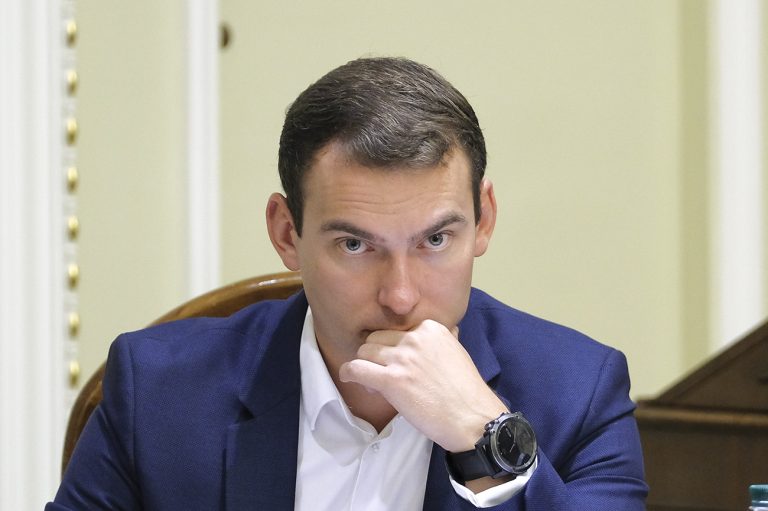 Стало відомо, як Зеленський визначатиме, хто в Україні олігарх 4 Стало відомо, як Зеленський визначатиме, хто в Україні олігарх