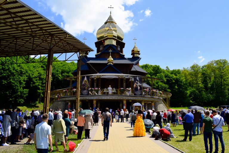 Більше тисячі паломників: на Франківщині відбулася проща родин (ФОТО) 10 Більше тисячі паломників: на Франківщині відбулася проща родин (ФОТО)