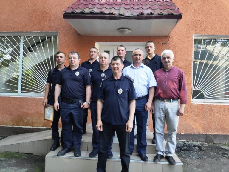 У Тлумачі дільничні офіцери поліції отримали нагороди (ФОТО) 2 202370896 1231971683890198 1454557171945102506 n