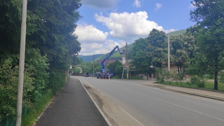 У Ворохті взялися за освітлення вулиць (ФОТО)