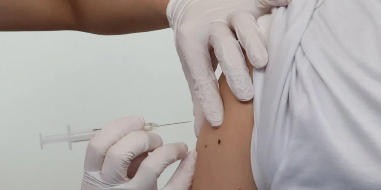 МОЗ закликало українців повідомляти про вакцинацію від COVID-19 у соцмережах 13 204265663 264802975413885 4711666153069560790 n