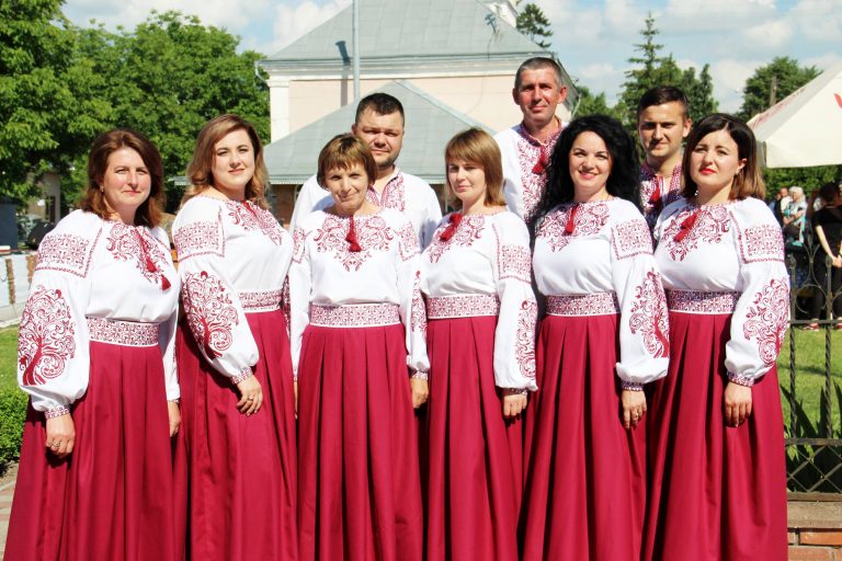 "Бурштинова вервиця" - фестиваль, що зібрав громаду до спільної молитви (ФОТО) 9 204962041 277980307409965 7786760423658745384 n