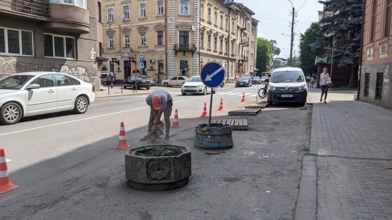 Нові лавочки та урни: у Франківську облаштовують вулицю Січових Стрільців (ФОТО) 8 206588141 197133499080720 5106500697799817259 n