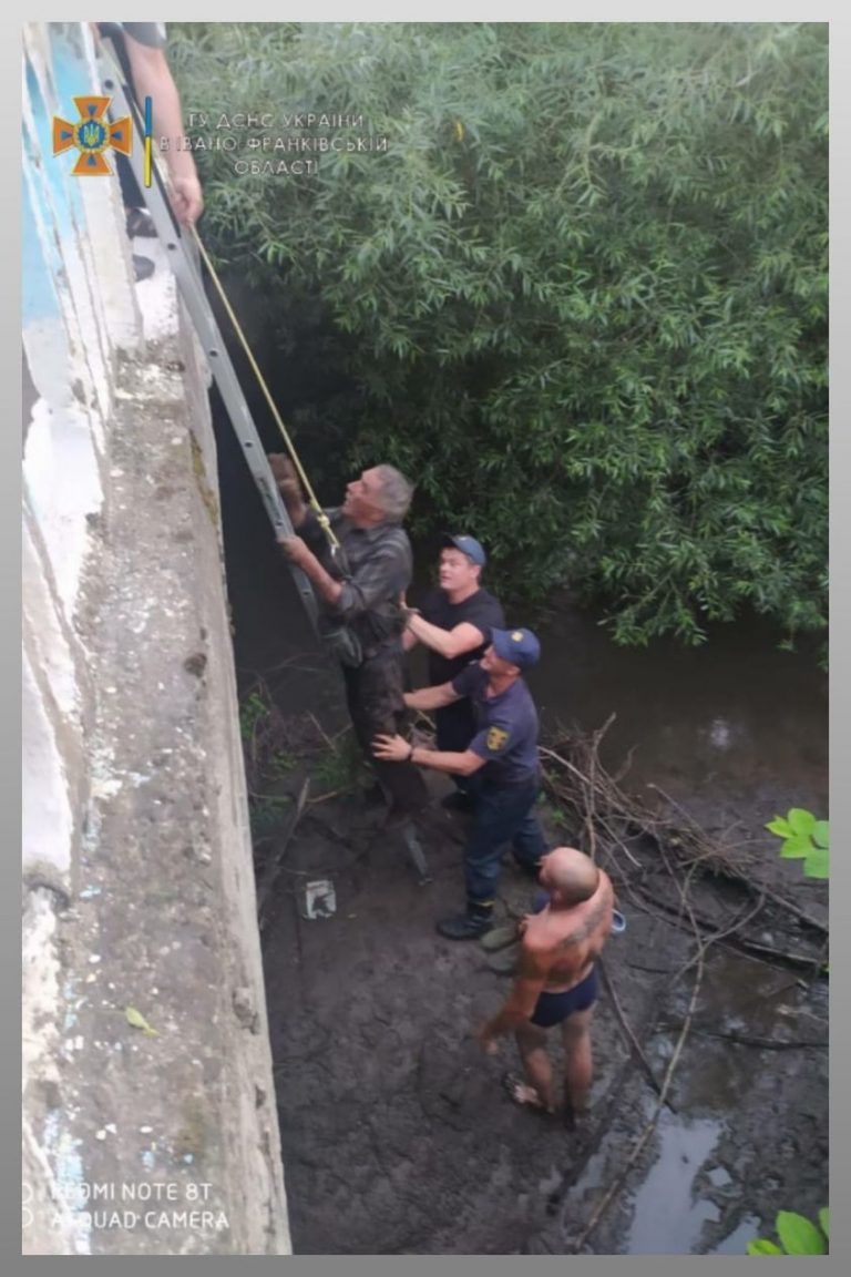 Галицький підрозділ ДСНС врятував чоловіка на ріці Нараївка (ФОТО) 8 Бійці Галицького підрозділу ДСНС врятували чоловіка на ріці Нараївка