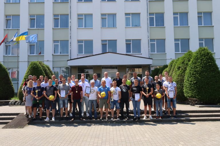 У Долині нагородили переможців Чемпіонату з футболу (ФОТО)