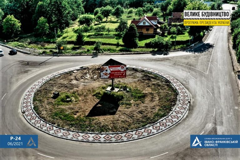 В Косівському районі виклали бруківку-вишиванку (ФОТО)