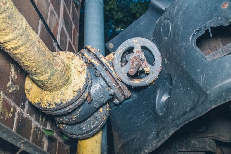 На Коломийщині водій врізався в газову трубу на чужому подвір'ї 12 На Коломийщині водій врізався в газову трубу на чужому подвір'ї