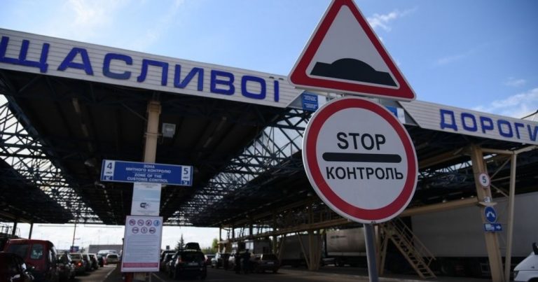 Наступного тижня в Україні відкривають усі пункти пропуску з Польщею