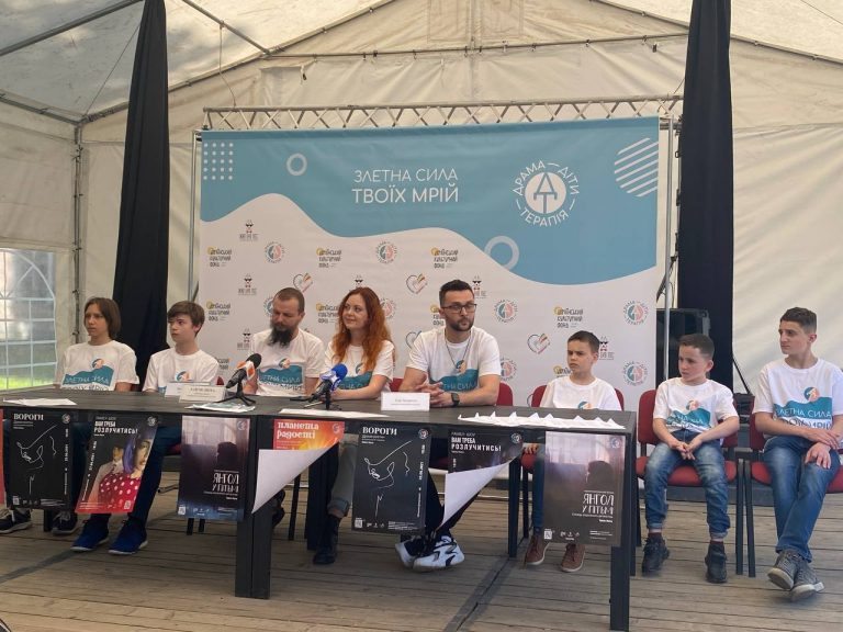 "Вам треба розлучитися": у Франківську юні актори покажуть унікальні вистави, що засновані на реальних історіях (ФОТО) 11 6e065890 5dcf 4d84 9ff1 6f702716d445