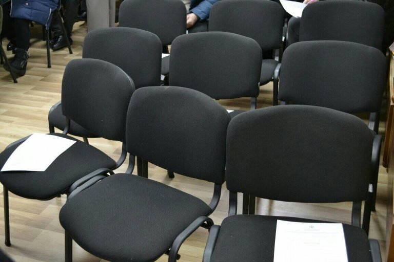 У Долині депутати забули, що їх обрали люди і систематично не з'являються на роботу