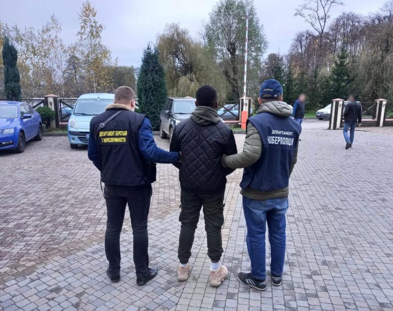 Виманював у жінок гроші: на Прикарпатті судитимуть іноземця (ФОТО) 8 ae9e9cc235c7c553d85a7ce881ef7c739780655a06e2855609bc197fcf456efe
