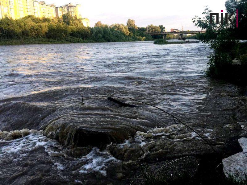 На Бистриці-Надвірнянській спостерігається значний підйом рівнів води (ФОТО) 4 На Бистриці-Надвірнянській спостерігається значний підйом рівнів води