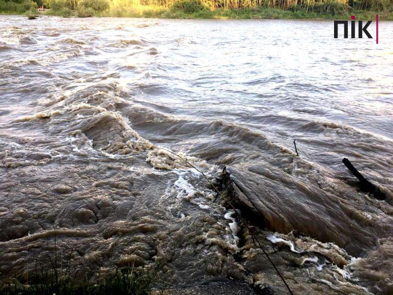 На Бистриці-Надвірнянській спостерігається значний підйом рівнів води (ФОТО) 5 На Бистриці-Надвірнянській спостерігається значний підйом рівнів води