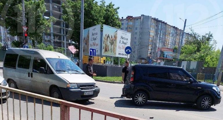 ДТП в Івано-Франківську: зіштовхнулися два легковики (ФОТО) 1 photo 2021 06 22 12 18 56