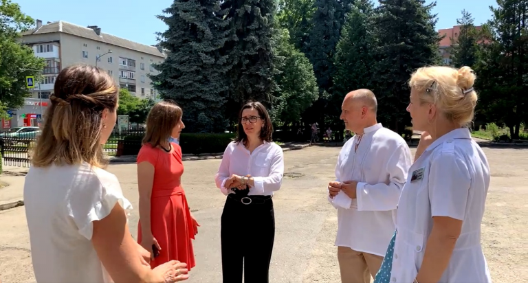 Посол Канади в Україні прибула до головної дитячої лікарні на Прикарпатті (ФОТО) 5 photoeditorsdk export 1