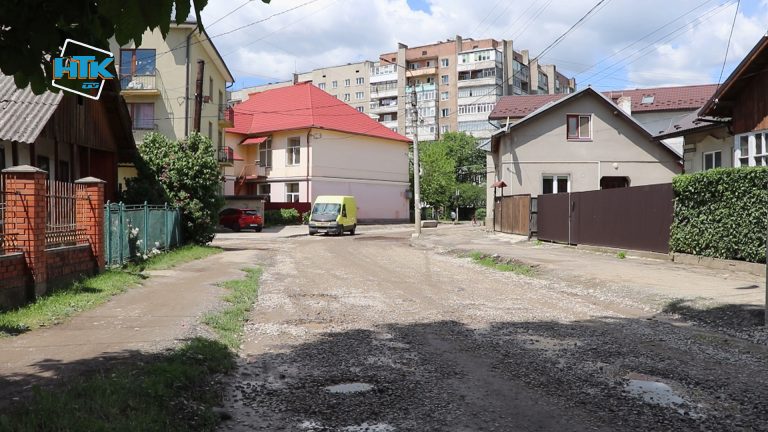 У Коломиї беруться за ремонт вулиці Шкрумеляка (ВІДЕО) 7 shkrumeljaka 160621