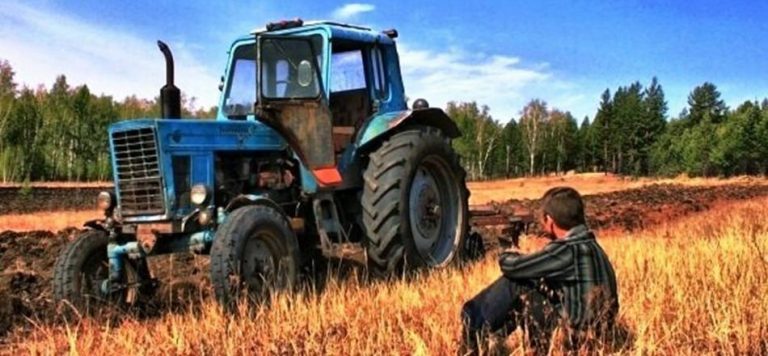 На Прикарпатті поліцейські вилучили підроблене посвідчення тракториста- машиніста