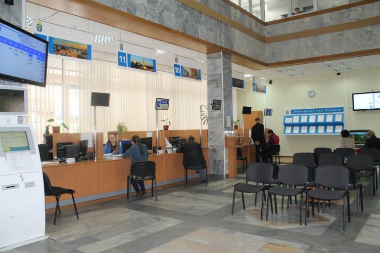 Франківський ЦНАП тимчасово припиняє роботу в одній із сфер послуг