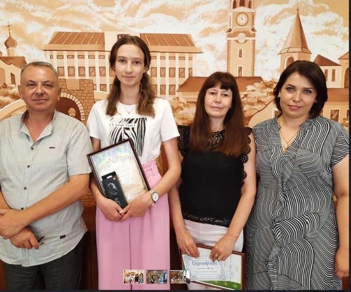 Найвищий результат за 10 років: у Снятині випускниця отримала 200 балів за ЗНО (ФОТО)