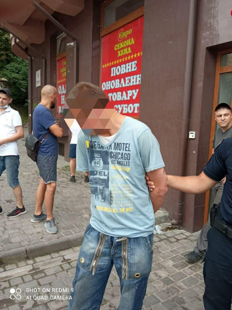 У Франківську чоловіка ледь не забили каменюкою (ФОТО)