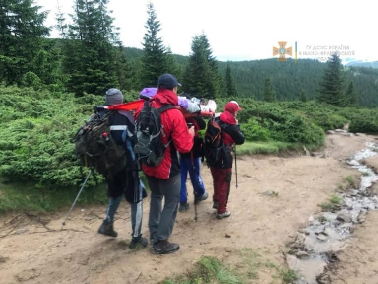 Мешканку Білої Церкви, що травмувалася на Говерлі, доправили в лікарню (ФОТО) 10 Мешканку Білої Церкви, що травмувалася на Говерлі, доправили в лікарню (ФОТО)