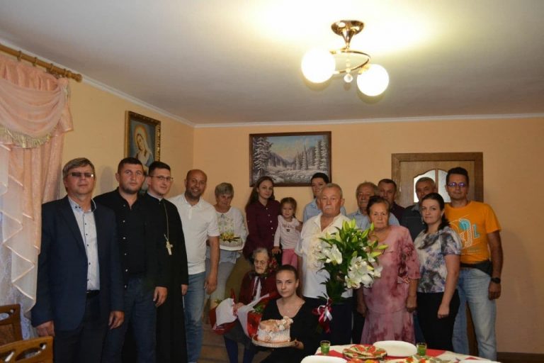 У Галицькій громаді привітали жительку із 100-річним ювілеєм (ФОТО)