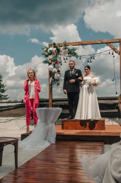 У Тернополі пара зареєструвала шлюб на даху Палацу культури (ФОТО)