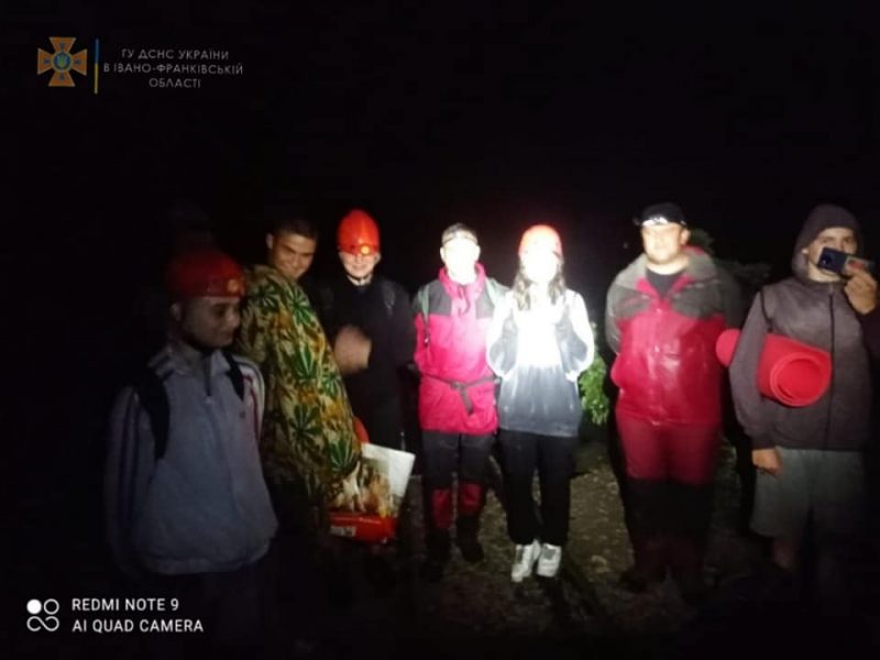 Біля Вигоди вночі п'ятьом туристам знадобилася допомога рятувальників (ФОТО)