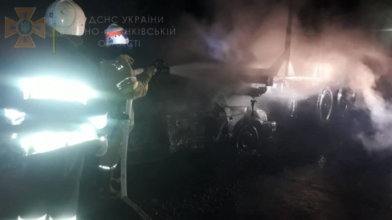 На Прикарпатті згорів легковий автомобіль (ФОТО) 1 217417968 4114616845324786 3774886594109955015 n 1