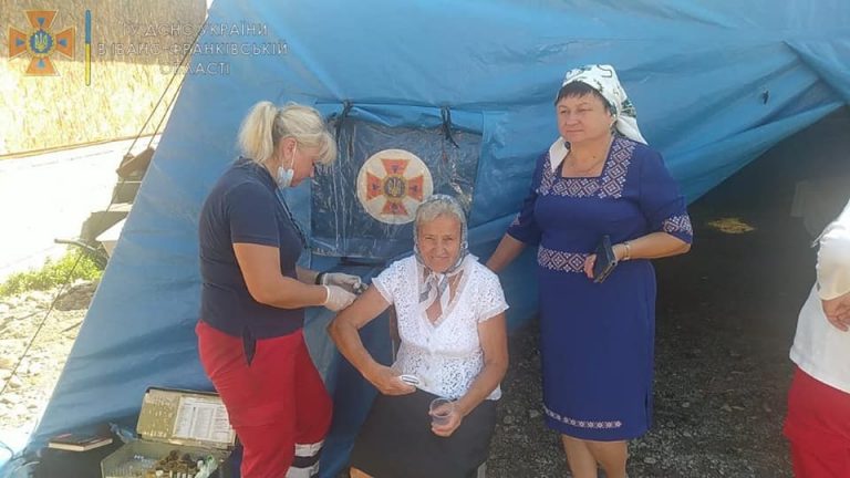 На Коломийщині під час візиту Митрополита Епіфанія 10 людям стало зле (ФОТО) 5 На Коломийщині під час візиту Митрополита Епіфанія 10 людям стало зле (ФОТО)