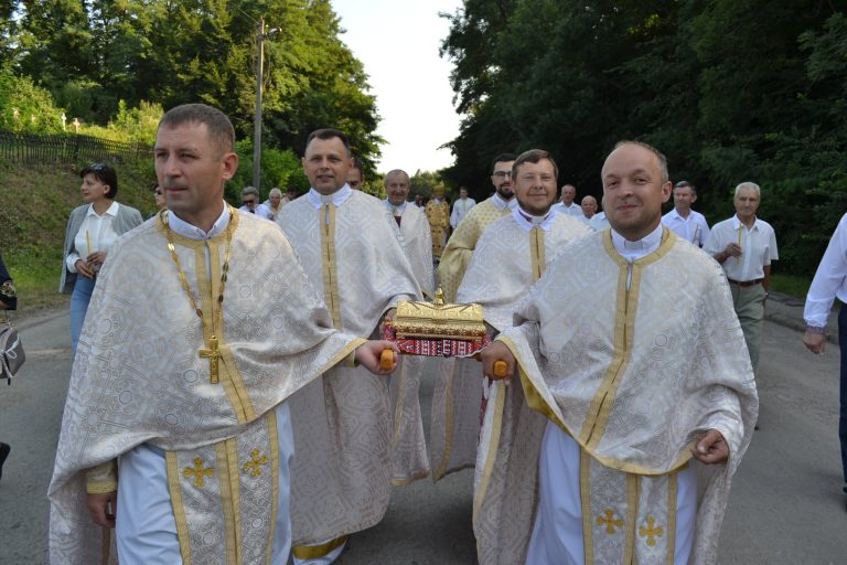 У Галичі відбулося перенесення мощей блаженних мучеників у новий храм (ФОТО) 2 218263035 239776681307942 2189929568077471540 n