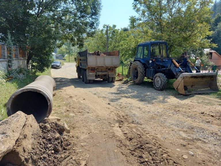 У селі на Косівщині роблять капітальний ремонт систем водовідведення 2 218670954 2567523780058192 9078126684087508404 n