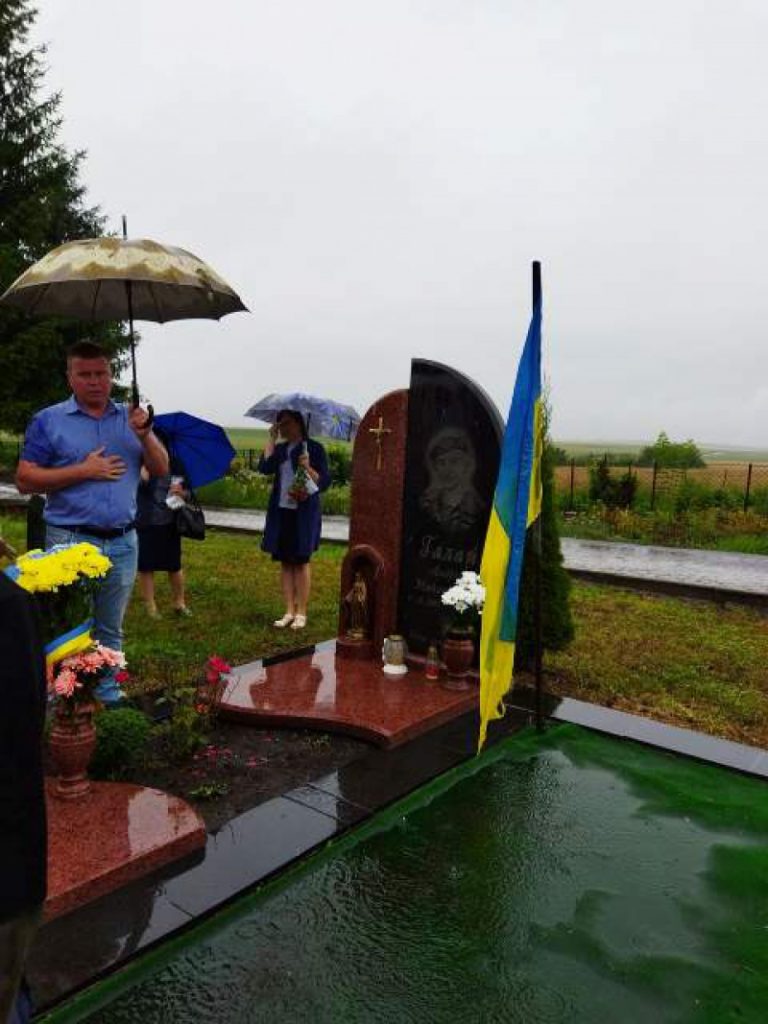 На Городенківщині вшанували пам'ять молодого бійця, який загинув у зоні АТО (ФОТО)