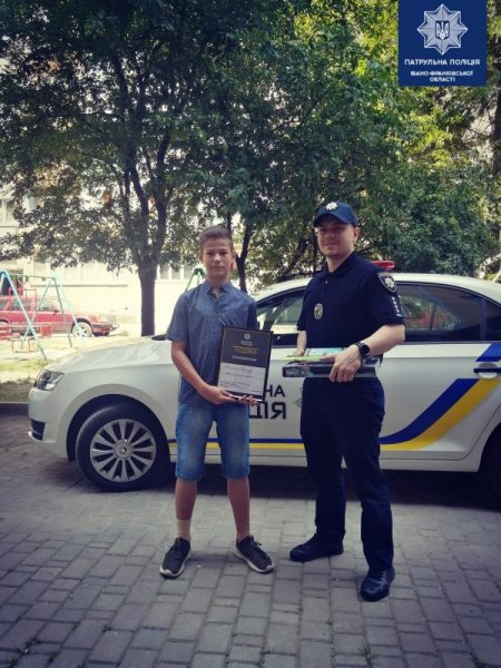В Івано-Франківську 12-річний хлопчик викликав поліцію, коли побачив викрадення людини