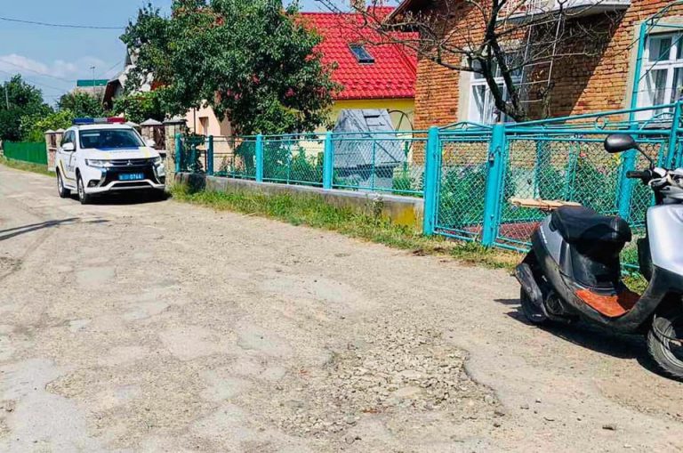 На Надвірнянщині п'яний чоловік вкрав мопед і збив жінку (ФОТО)