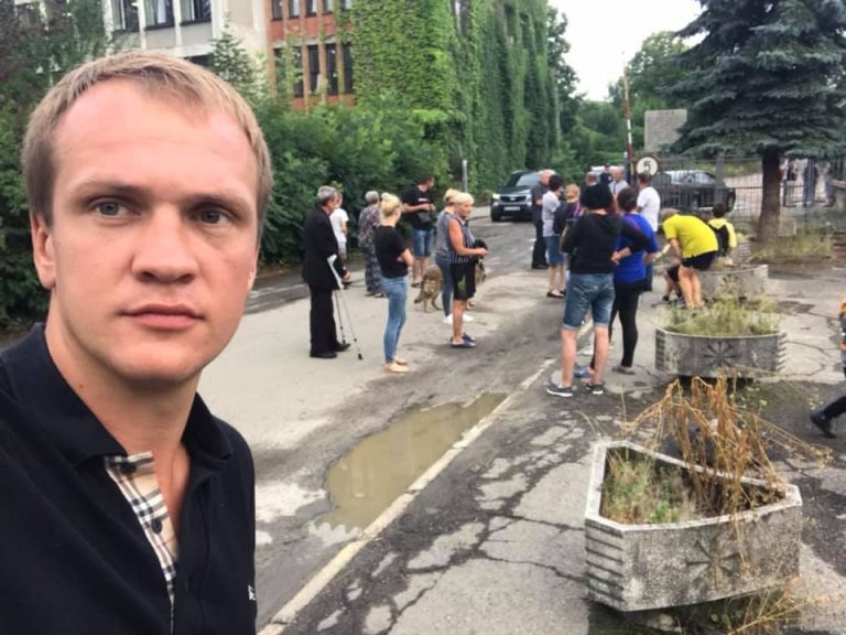 Прямі розрахунки: про що домовилися із скандальними мешканцями Франківська, яким відключили світло (ВІДЕО) 11 Прямі розрахунки: про що домовилися із скандальними мешканцями Франківська, яким відключили світло (ВІДЕО)