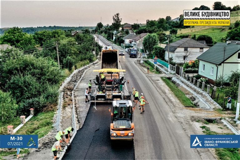 Як на Рогатинщині асфальтують дорогу між селами Пуків та Лопушня (ФОТО) 20 222628652 1043567469716752 8136168514840835583 n