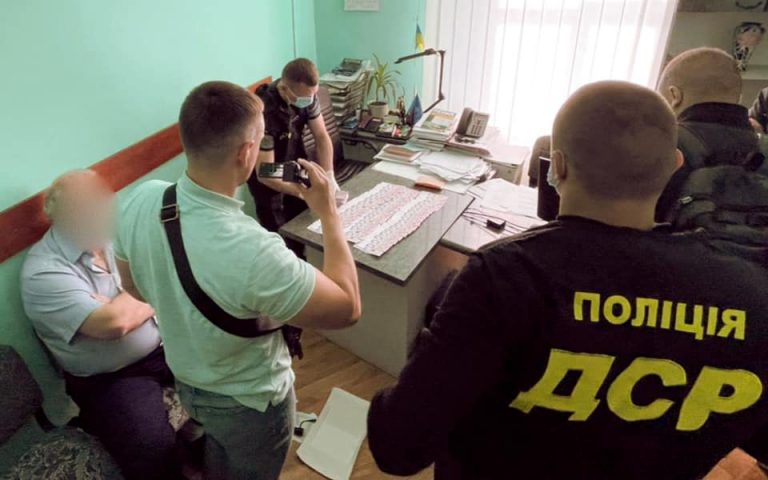 На Франківщині поліцейські затримали працівника Пенсійного фонду (ФОТО)