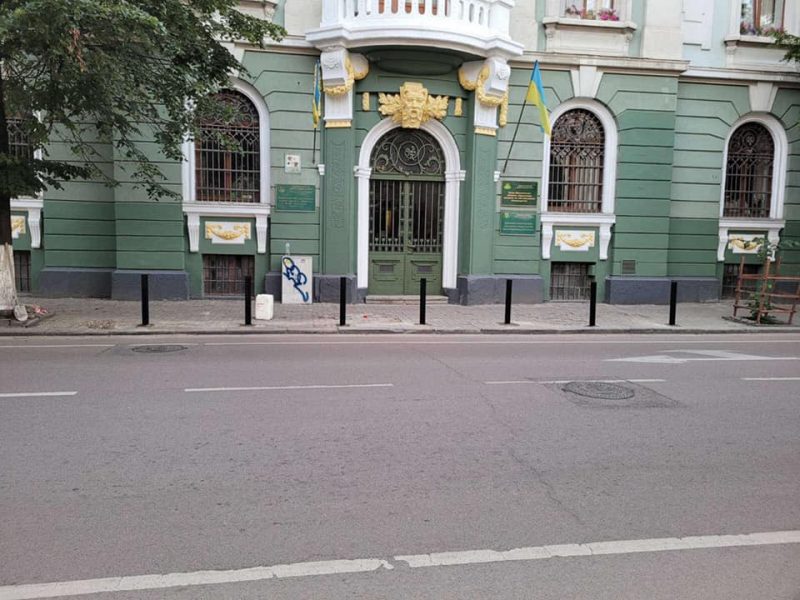 У Франківську на ще одній вулиці ліквідували паркування на тротуарах (ФОТО)