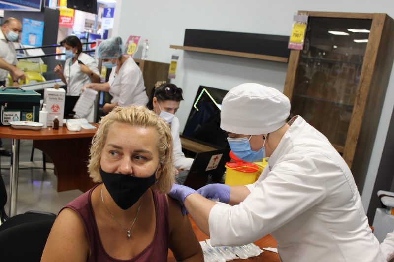 У Франківську в "Епіцентрі" запрацював Центр вакцинації проти Covid-19 (ФОТО)
