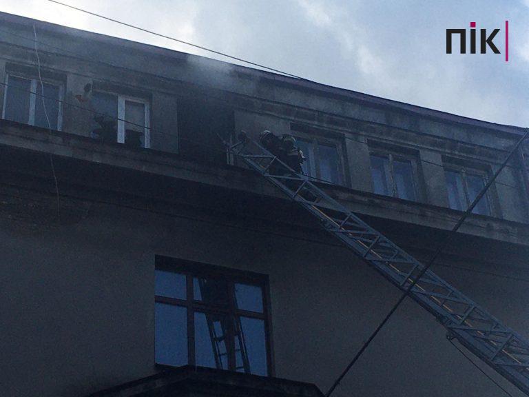 У Франківську сталася пожежа у квартирі багатоповерхівки (ФОТО) 13 228398131 577576893408859 6529258124673446019 n