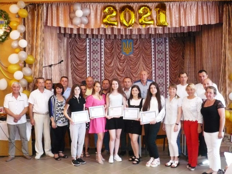 На Надвірнянщині нагородили грошовими преміями випускників за відмінні результати із ЗНО (ФОТО)