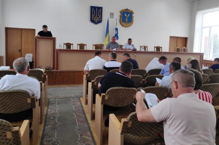У Тлумачі не розглянули питання землеустрою, бо не усі депутати прийшли на сесію міської ради (ФОТО)