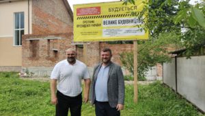 Депутати Вірастюк і Корнієнко перевіряли стан будівництва школи і спортзалу в Делятині (ФОТО)