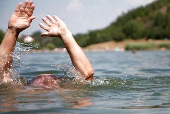 На Тернопільщині за добу на воді загинули двоє чоловіків